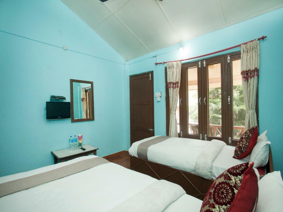 Spot On 486 Hotel Holy Lodge Sauraha Exterior foto