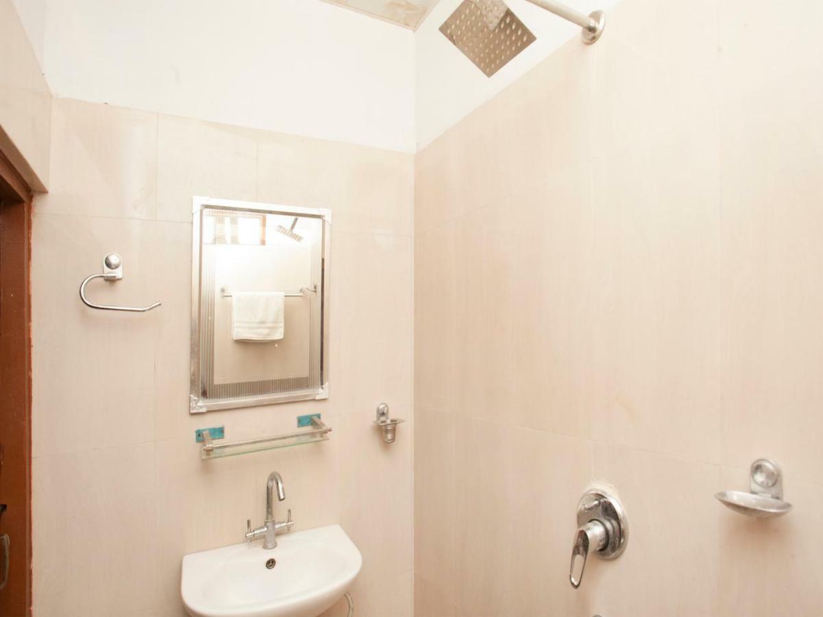 Spot On 486 Hotel Holy Lodge Sauraha Exterior foto