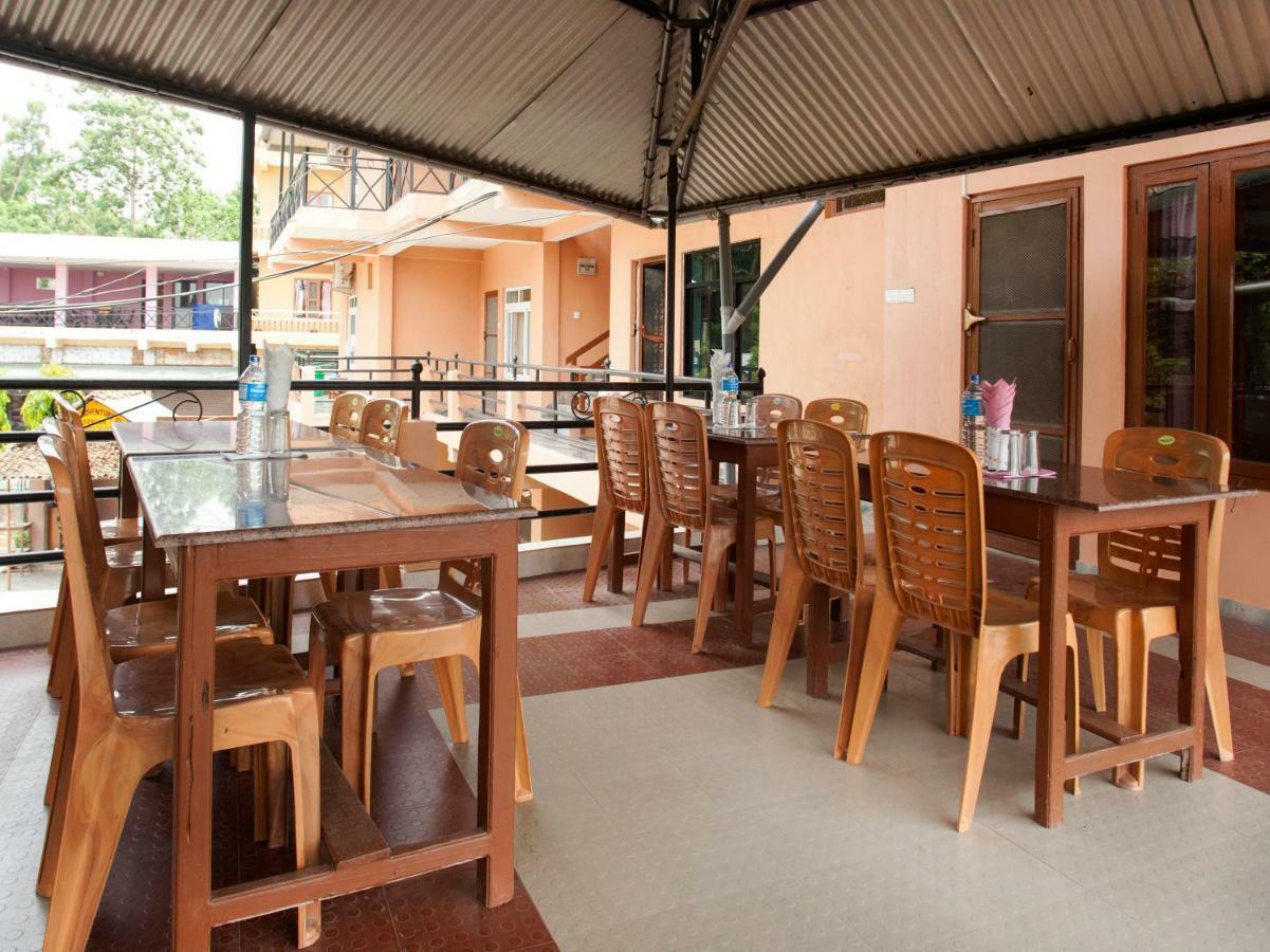Spot On 486 Hotel Holy Lodge Sauraha Exterior foto