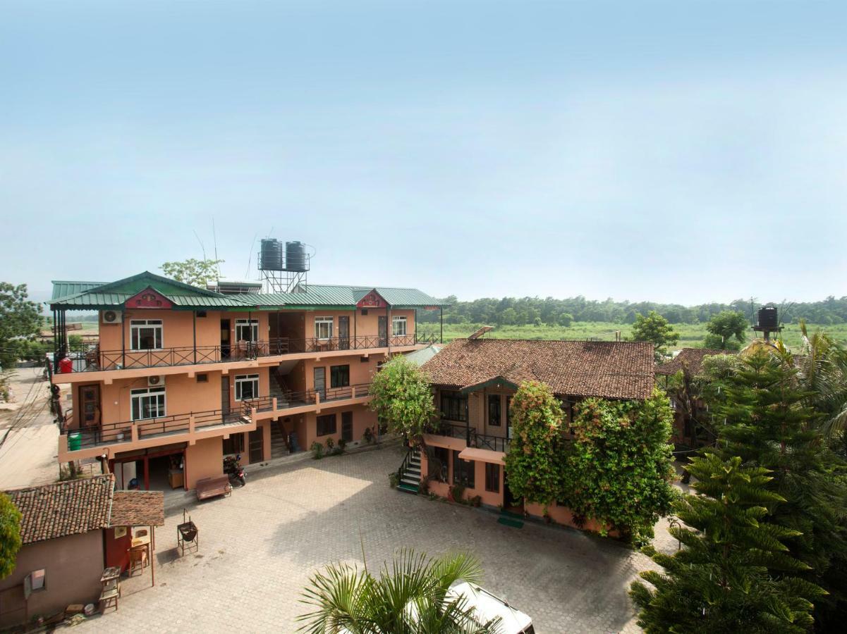 Spot On 486 Hotel Holy Lodge Sauraha Exterior foto