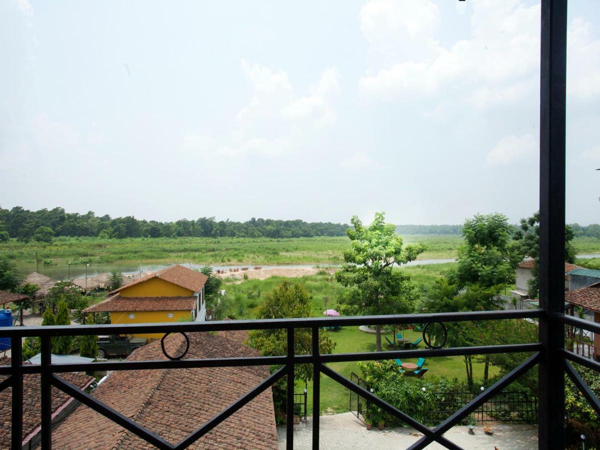 Spot On 486 Hotel Holy Lodge Sauraha Exterior foto